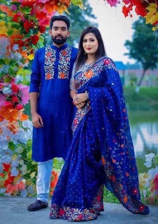 প্রিয়জনের সাথে মিলিয়ে ট্রেন্ডি শাড়ি-পাঞ্জাবি!